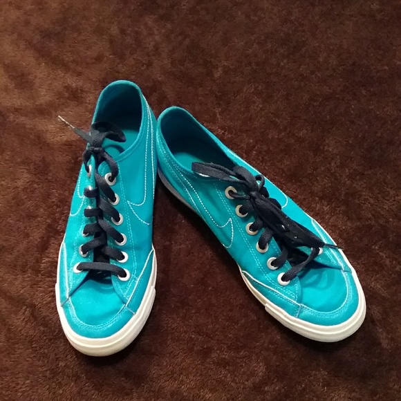 retro nike canvas shoes